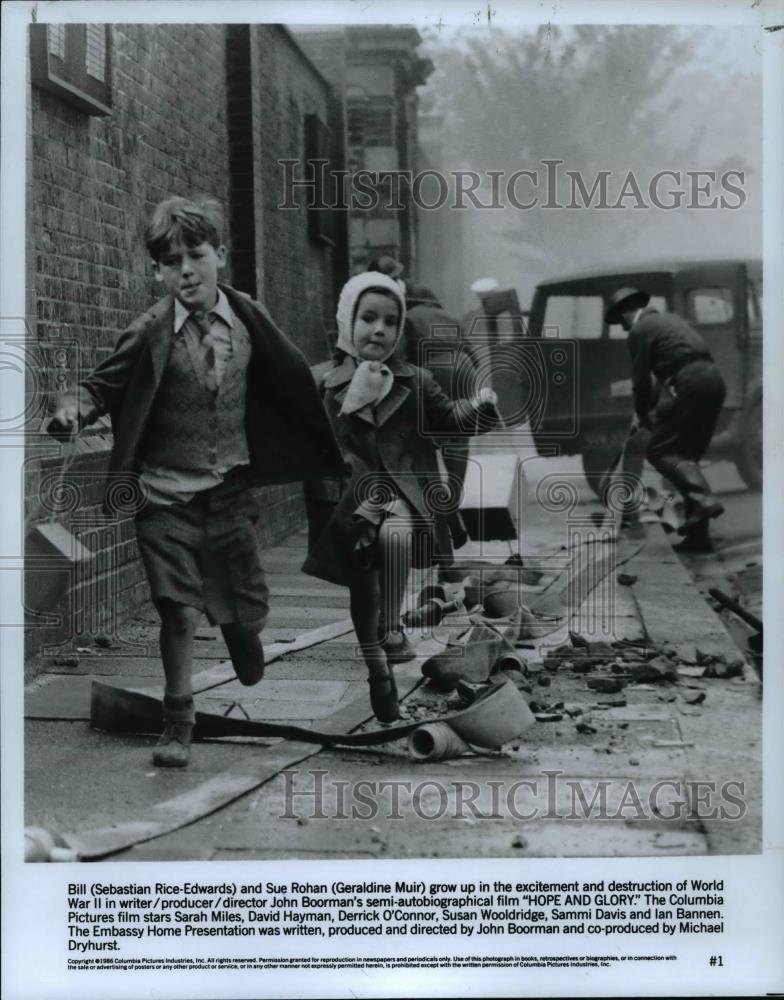 1986 Press Photo Sebastian Rice-Edwards and Geraldine Muir in Hope and Glory. - Historic Images