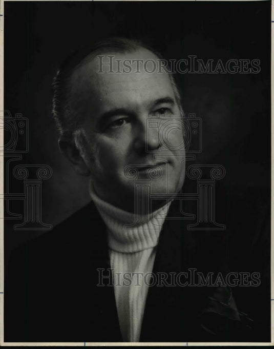 1976 Press Photo Byron Smith-Interior decoarator-Holzheimer Interiors Inc. - Historic Images