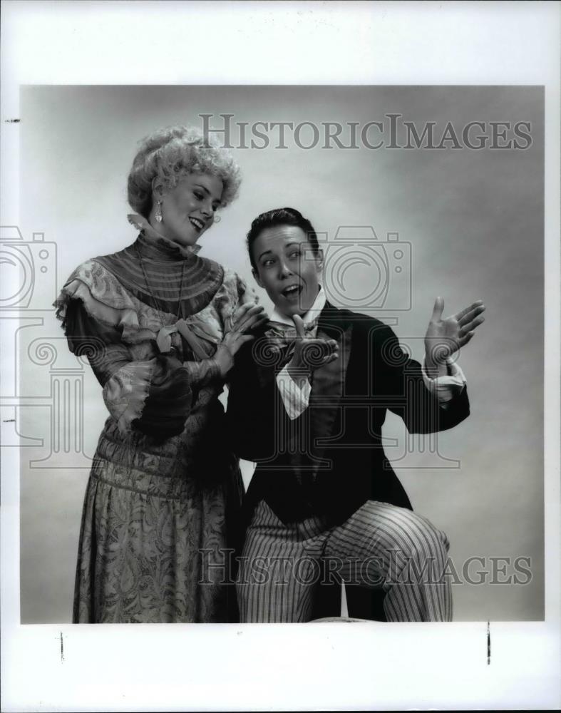 1992 Press Photo Sandra Simon &amp; Maryann Nagel in The Mystery of Edwin Drood - Historic Images