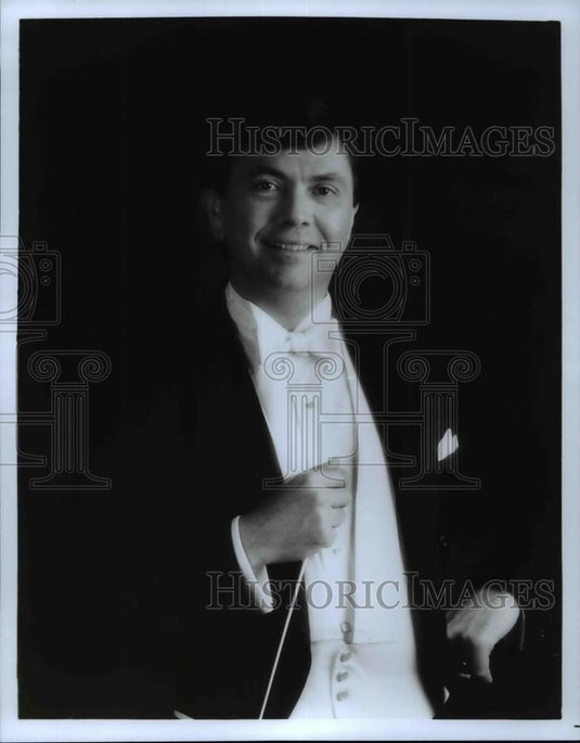 1993 Press Photo Gerard Schwartz, conductor, Seattle Symphony Orchestra - Historic Images