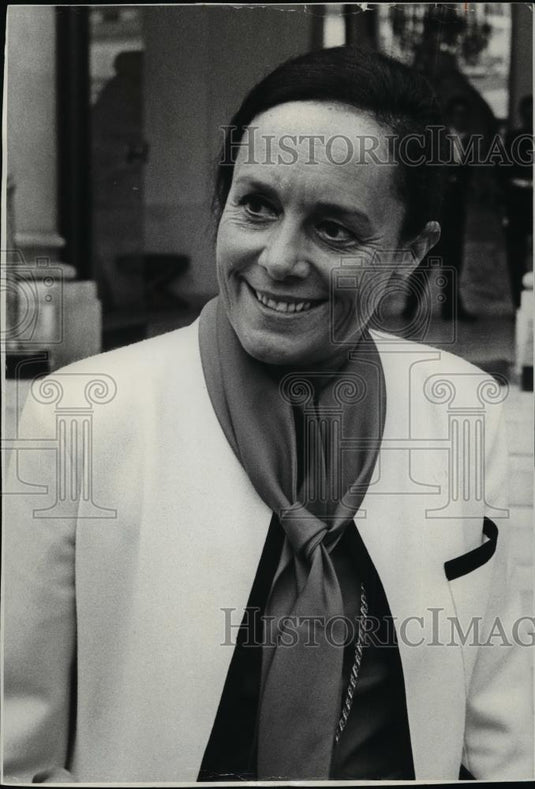 1977 Press Photo Alice Saunier Siete - cvp98498 - Historic Images
