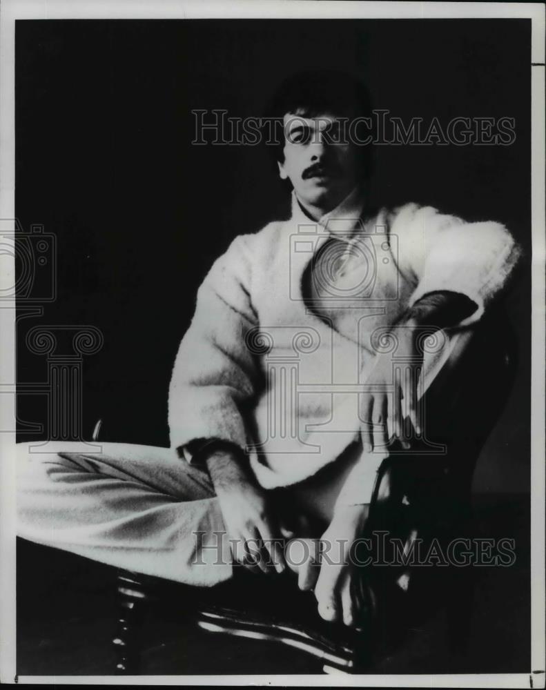 1977 Press Photo Carlos Santana-funky music - cvp98519 - Historic Images