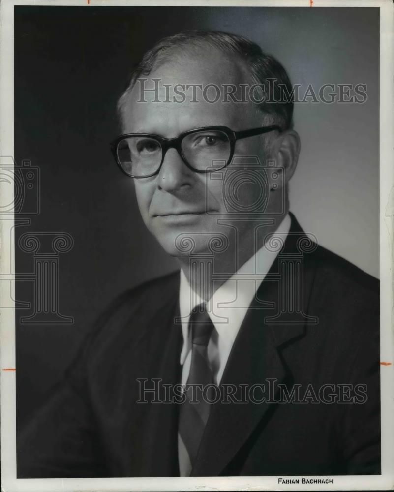 1975 Press Photo Albert T. Sommers, Senior Vice President, The Conference Board. - Historic Images