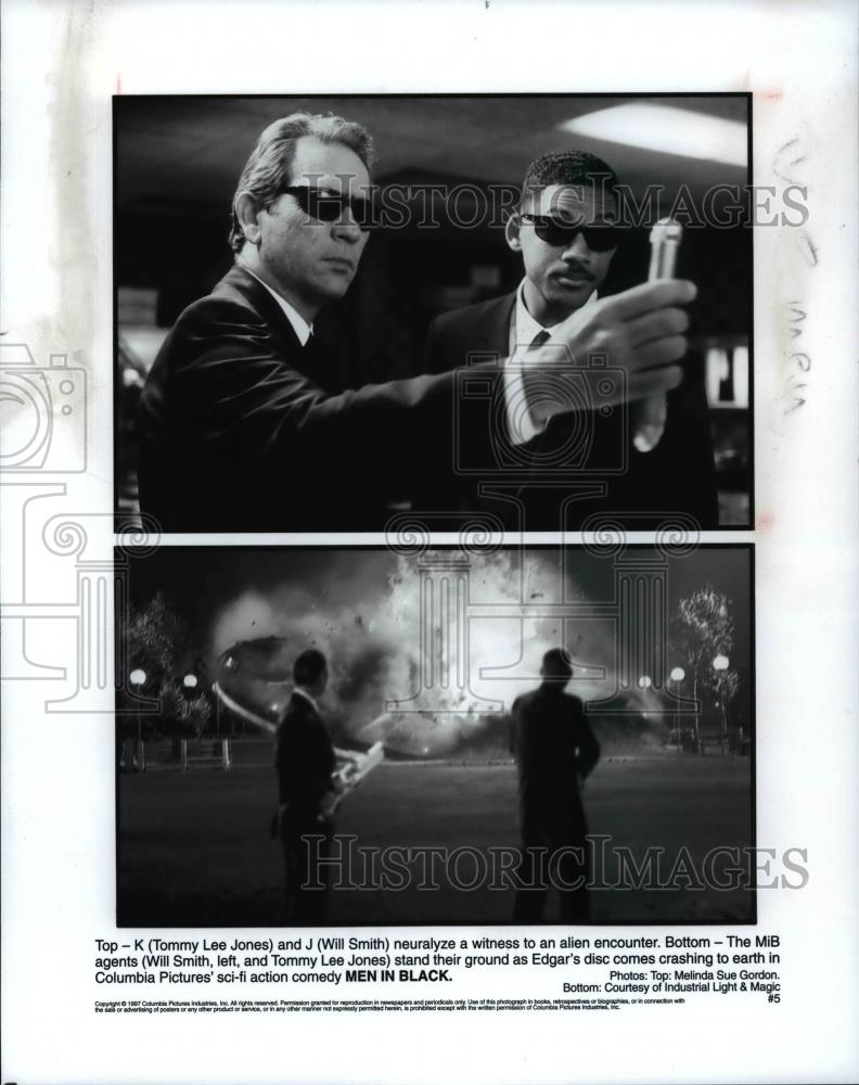 1997 Press Photo Tommy Lee Jones and Will Smith in Men In Black. - cvp98938 - Historic Images