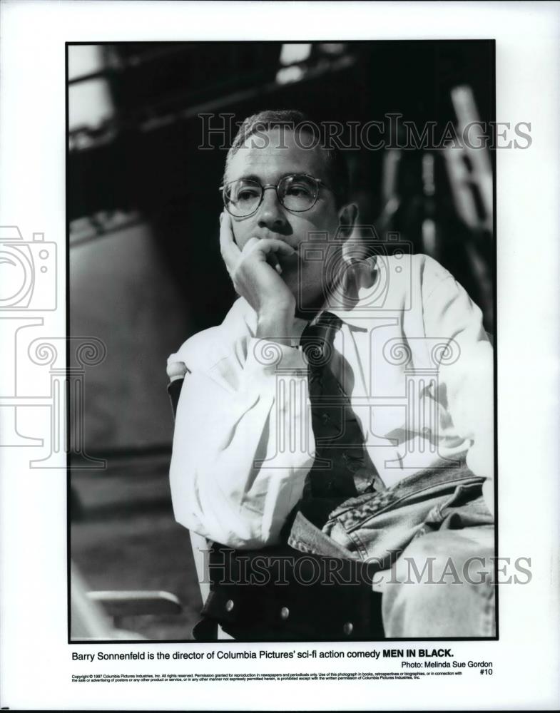 1997 Press Photo Barry Sonnenfeld is the director of Men In Black. - cvp98939 - Historic Images