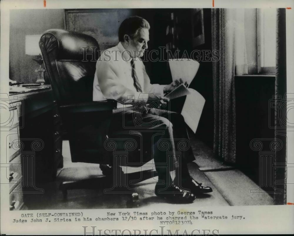 1975 Press Photo Judge John J. Sirica working in his chambers - cvp98969 - Historic Images