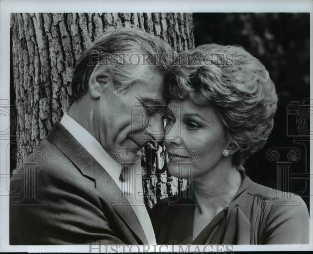 1983 Press Photo Sam Wanamaker and Vera Miles in the movie &quot;Our Family Business&quot; - Historic Images