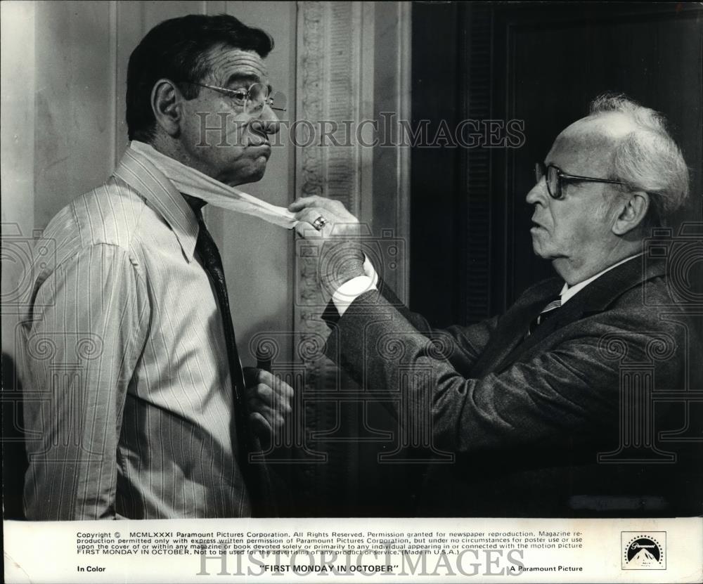 1982 Press Photo Walter Matthau and Banard Hughes in &quot;First Monday in October&quot; - Historic Images