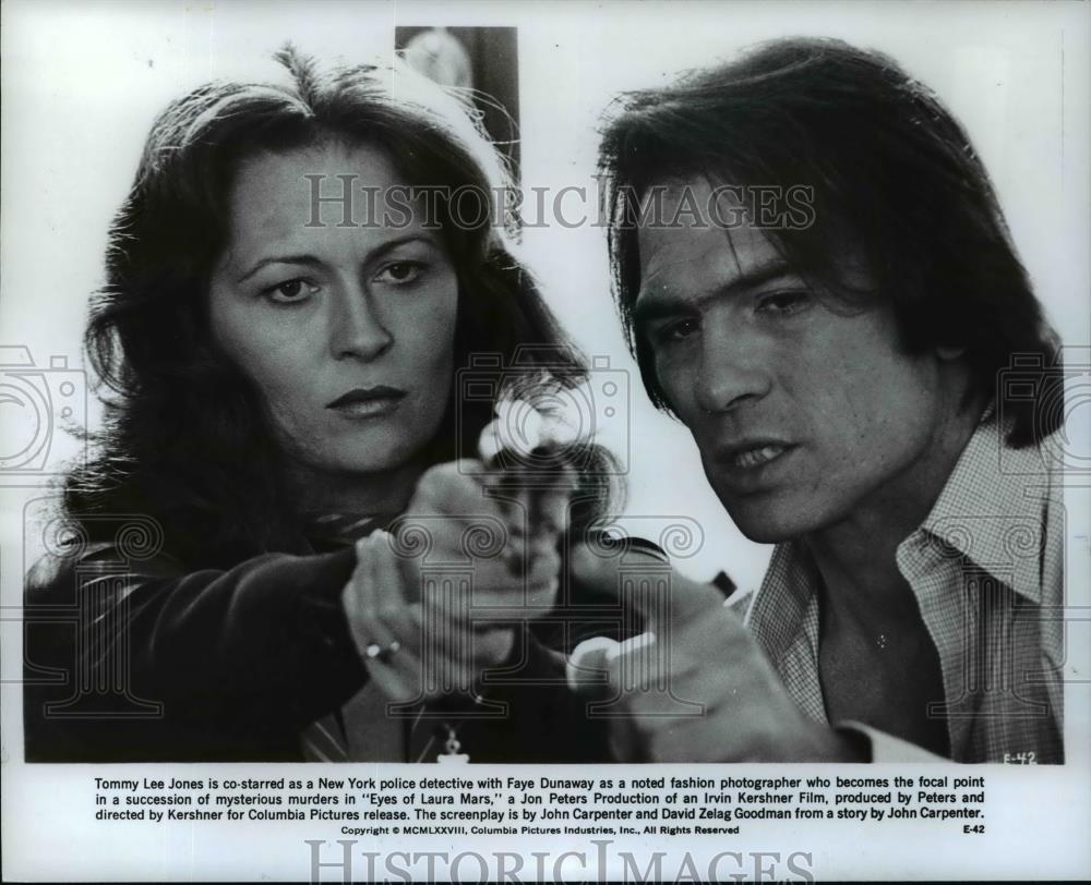 1978 Press Photo Tommy Lee Jones and Faye Dunaway in Eyes of Laura Mars. - Historic Images