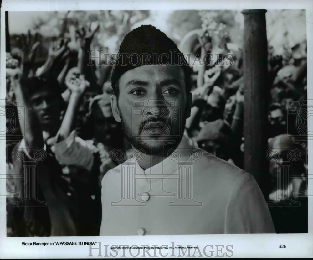 1984 Press Photo Victor Banerjee in A Passage to India. - cvp99032 - Historic Images