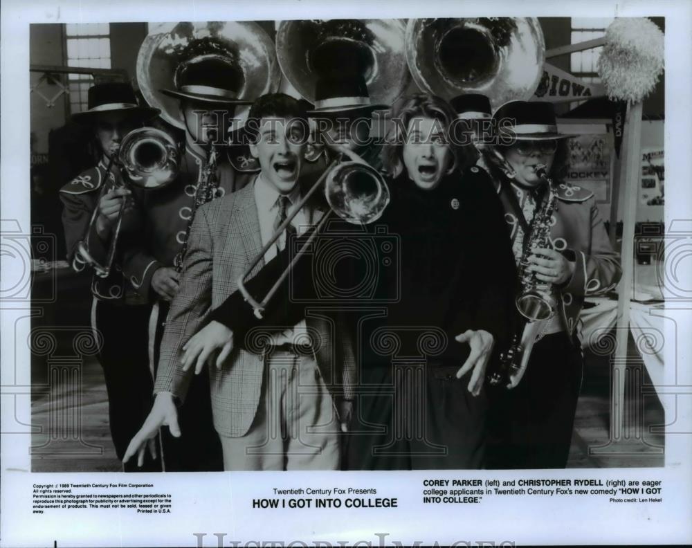 1989 Press Photo Corey Parker and Christopher Rydell in How I Got Into College. - Historic Images