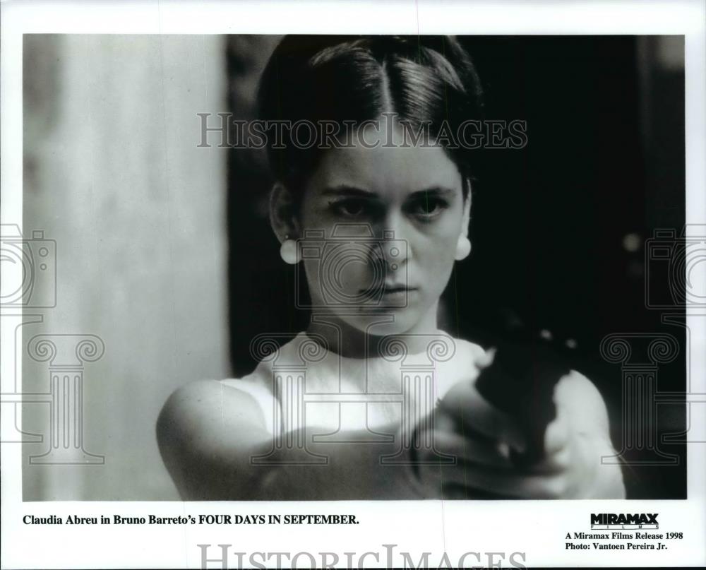 Press Photo Claudia Abreu in Brubo Barreto&#39;s Four Days In September - cvp99067 - Historic Images