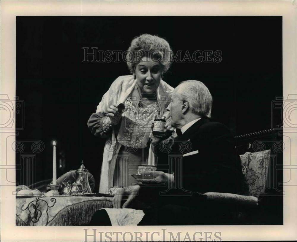 1986 Press Photo Jean Stapleton and Gwyllum Evans-Arsenic and Old Lace play - Historic Images