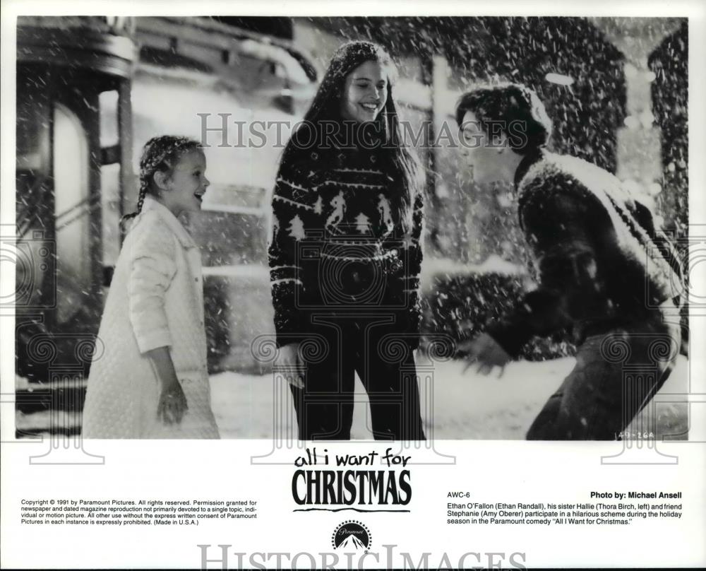 Press Photo All I Want for Christmas-Ethan Randall, Amy Oberer, Thora Birch - Historic Images