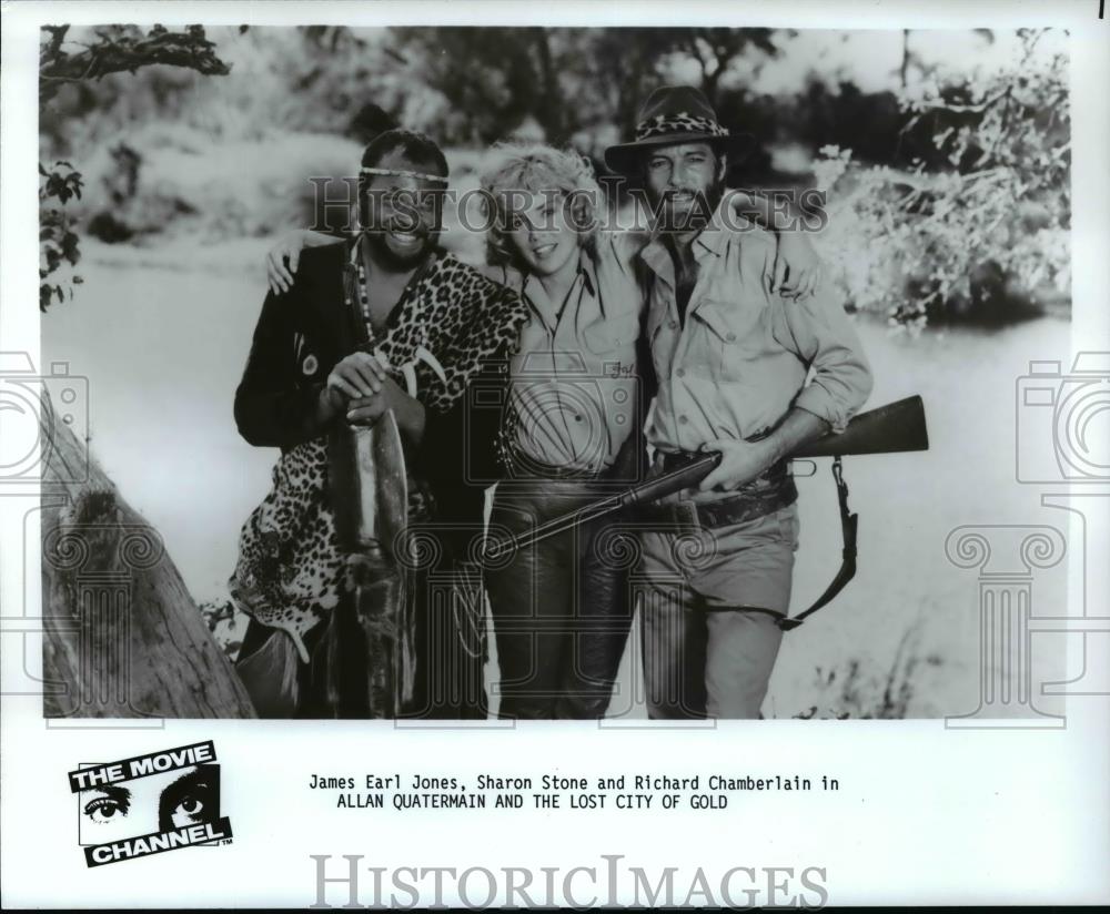 1988 Press Photo James Earl Jones, Sharon Stone and Richard Chamberlain - Historic Images