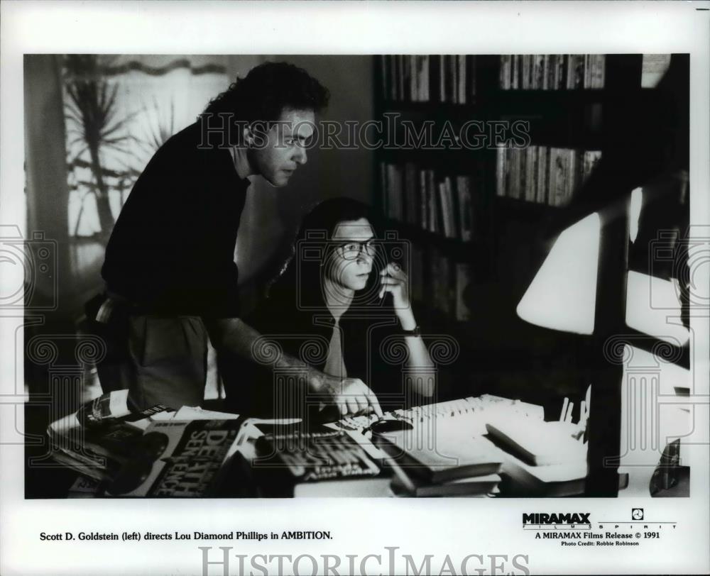 1991 Press Photo Scott Goldstein directs Lou Diamond Phillips in Ambition - Historic Images