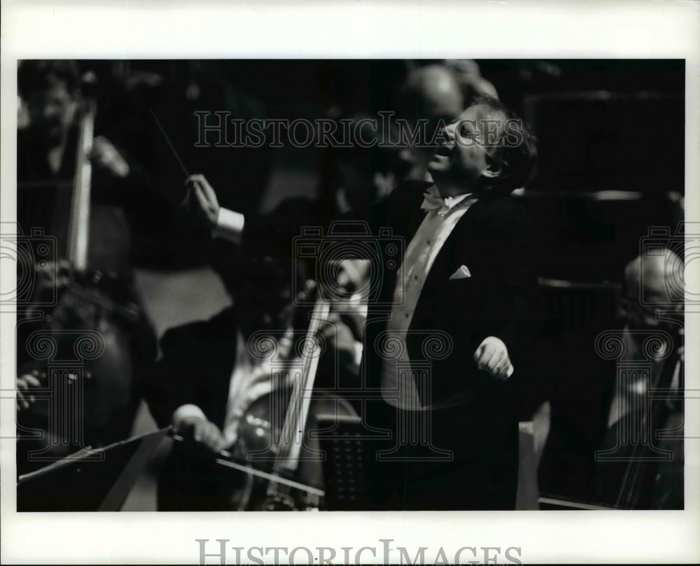 1992 Press Photo Leonard Slatkin conducting the Saint Louis Symphony Orchestra - Historic Images