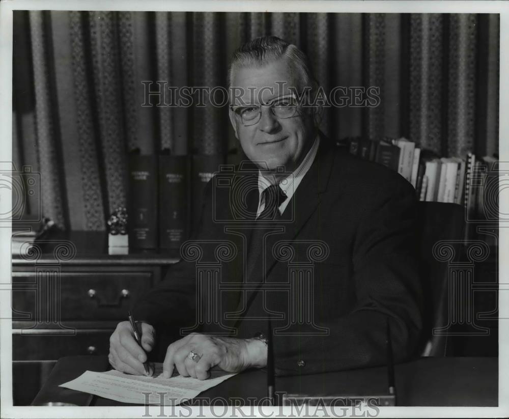 1973 Press Photo Chairman of the Board Arlo M. Smith - cvp99151 - Historic Images