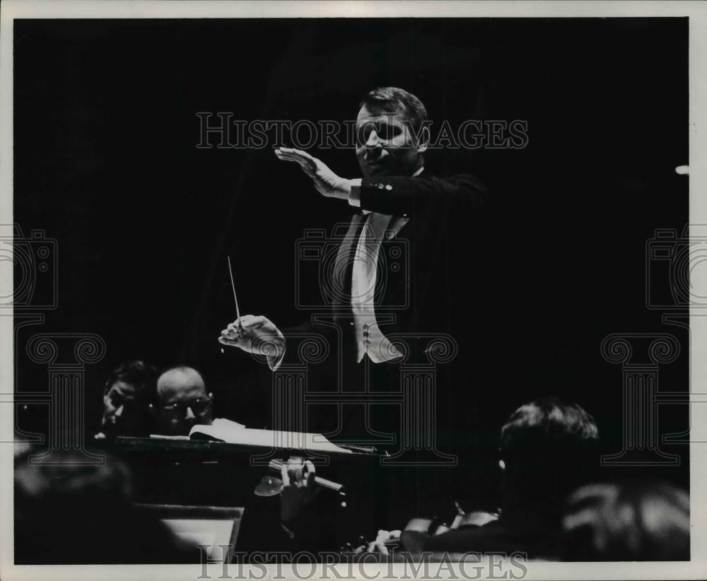 1968 Press Photo Famous conductor Robert Shaw of Cleveland Orchestra - cvp99159 - Historic Images