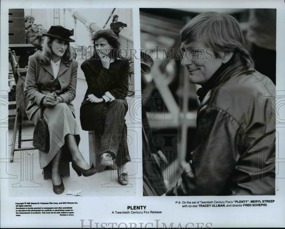 1985 Press Photo Director Fred Schepisi, with Meryl Streep, and Tracey Ullman. - Historic Images