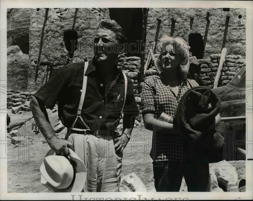 Press Photo Kirk Douglas and Jan Sterling-The Big Carnival - cvp99224 - Historic Images