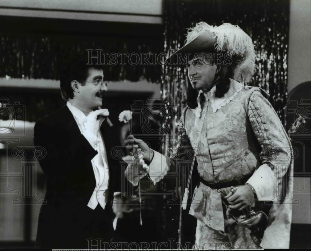 1987 Press Photo Gary Kroeger, George Hamilton-Spies - cvp99226 - Historic Images