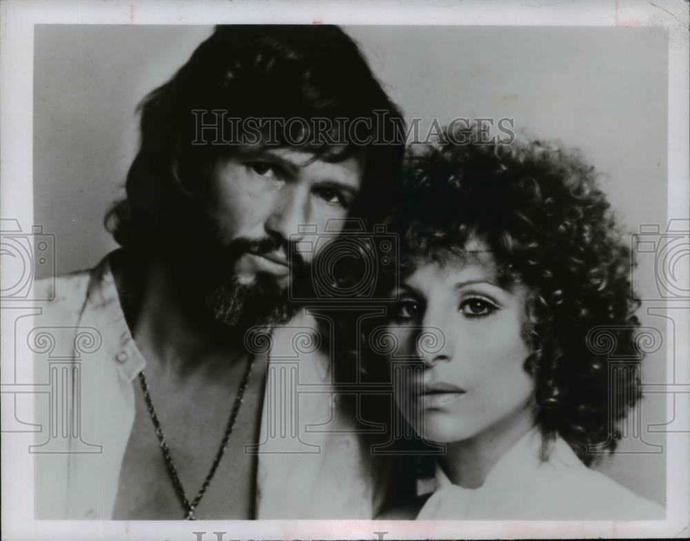 1976 Press Photo A Star Is Born-Barbra Streisand and Kris Kristofferson - Historic Images