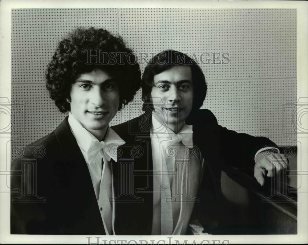 1977 Press Photo Anthony and Joseph Paratore, duo-pianists. - cvp99274 - Historic Images