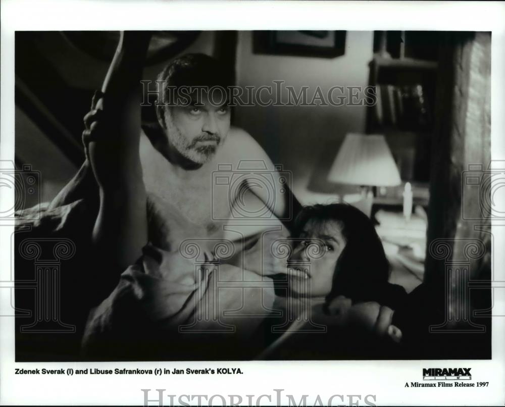 1997 Press Photo Zdenek Sverak and Libuse Safrankova in Kolya. - cvp99284 - Historic Images