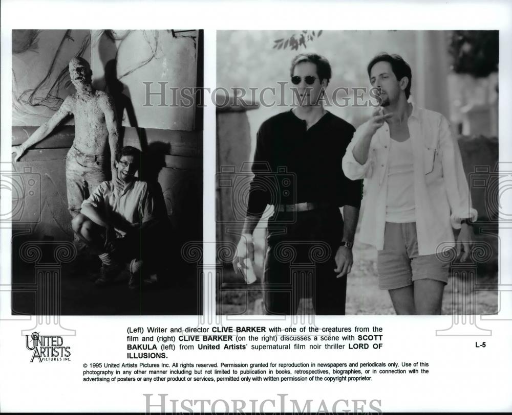 1995 Press Photo Clive Barker and Scott Bakula on set of Lord of Illusions. - Historic Images