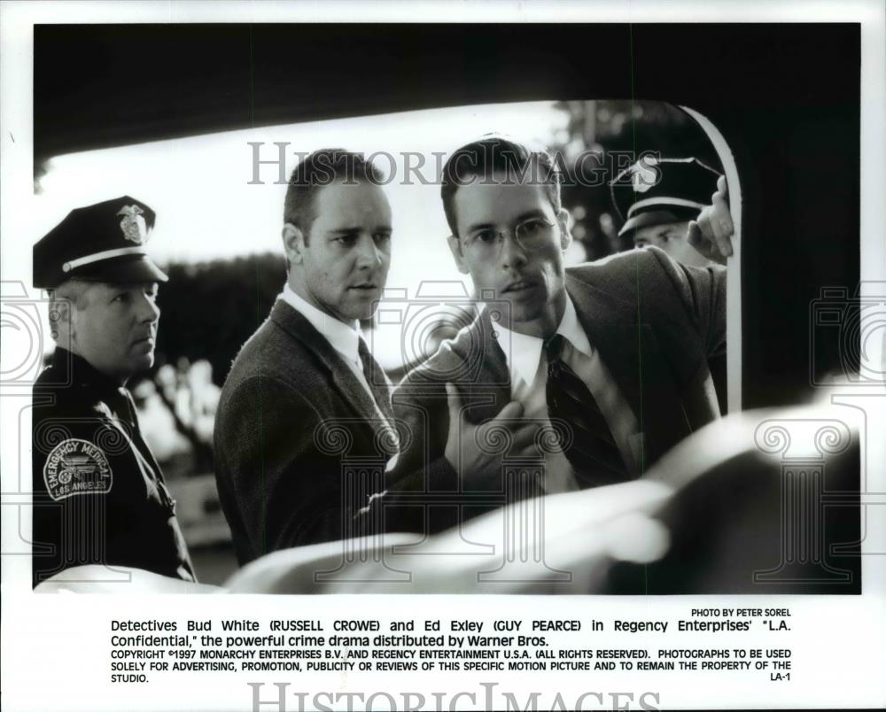 1997 Press Photo Russell Crowe and Guy Pearce in L.A. Confidential. - cvp99430 - Historic Images