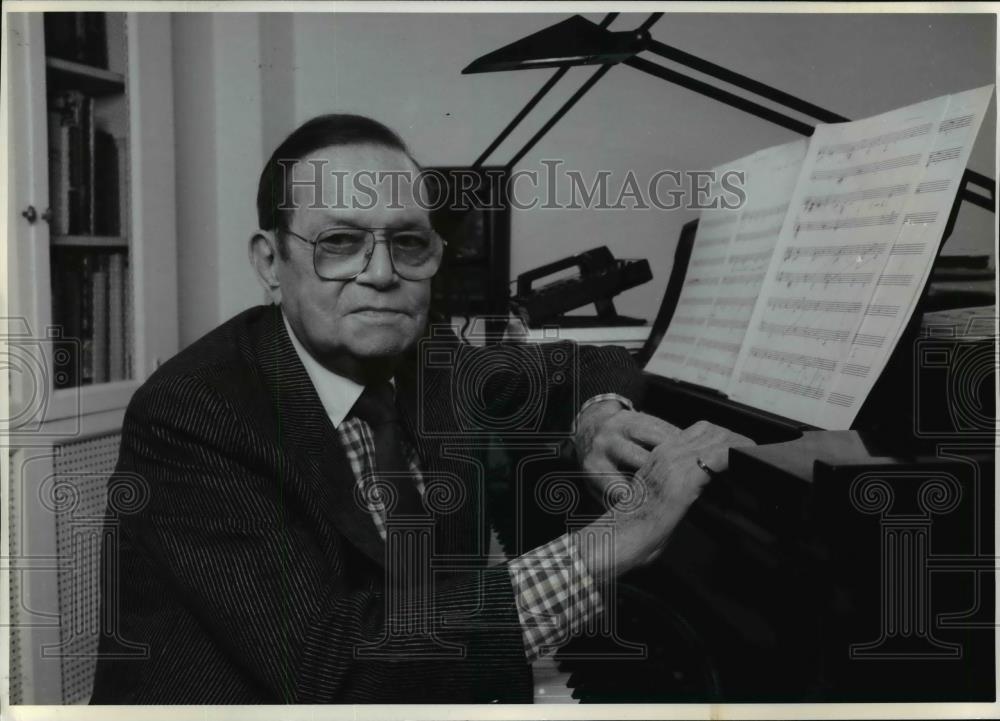 1991 Press Photo Composer Jule Styne in his New York apartment. - cvp99476 - Historic Images