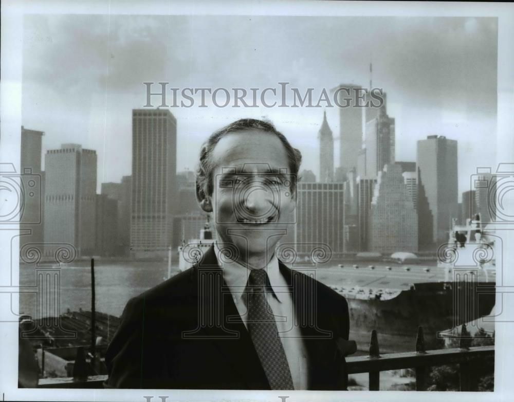 1986 Press Photo Robert Stern hosts Pride of Place Building the American Dream. - Historic Images