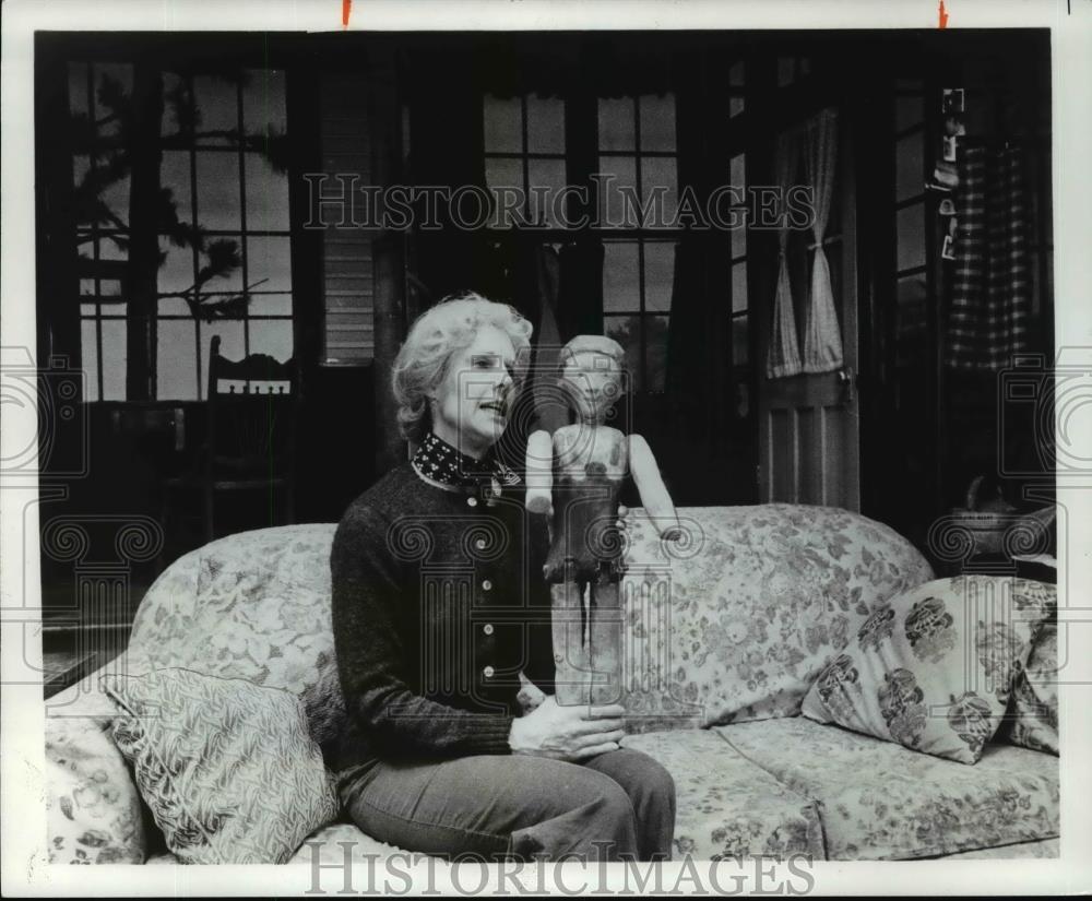 1980 Press Photo Frances Sternhagen in On Golden Pond. - cvp99501 - Historic Images