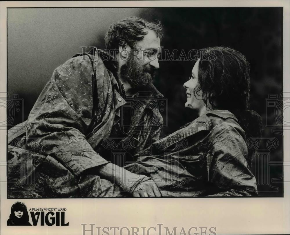 1986 Press Photo Vigil movie -Frank Whitten and Penelope Stewart - cvp99508 - Historic Images
