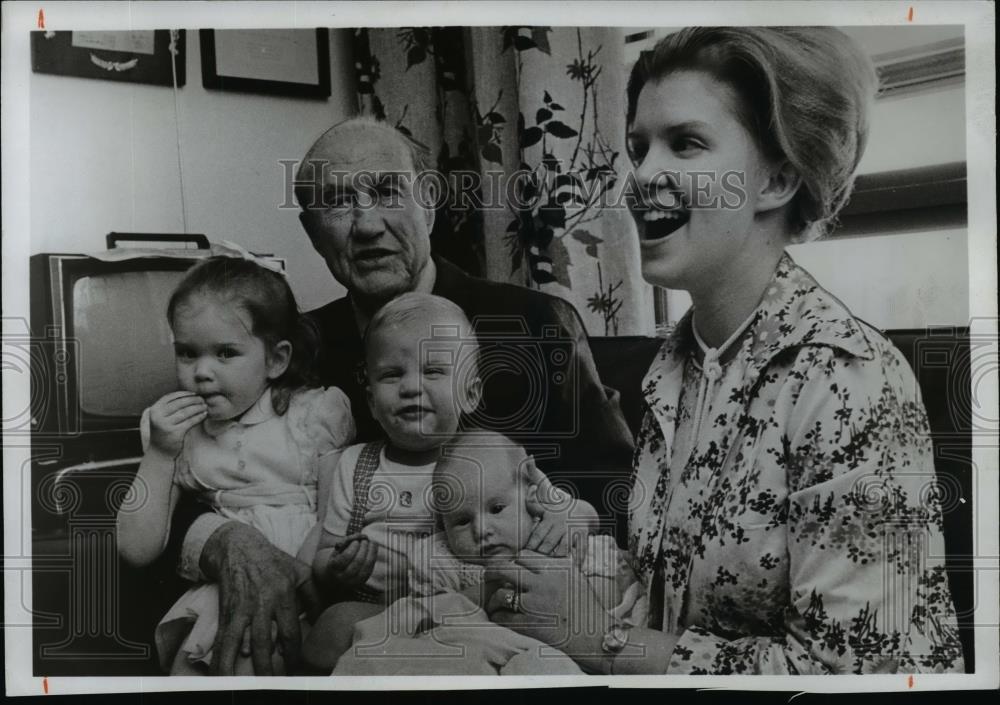 1974 Press Photo Senator Strom Thurmond with his family - cvp99526 - Historic Images