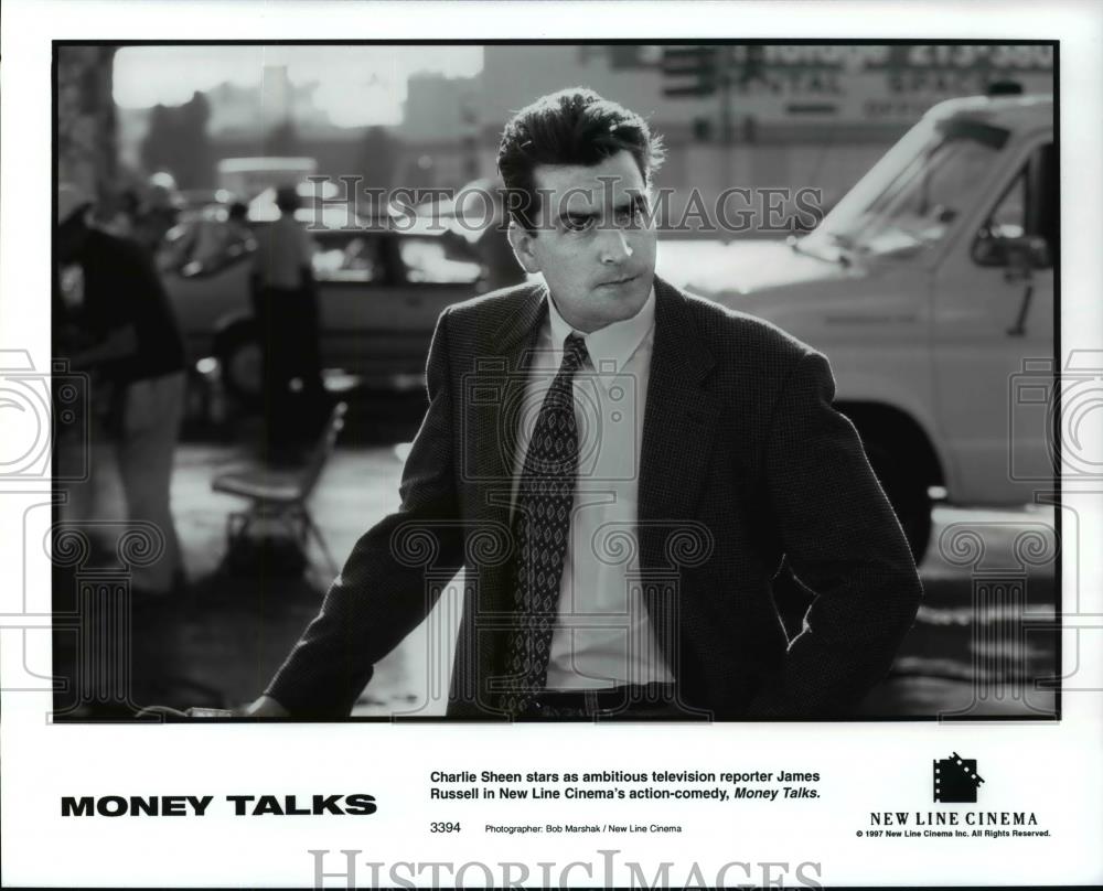 1997 Press Photo Charlie Sheen stars in action-comedy,MONEY TALKS - cvp99575 - Historic Images