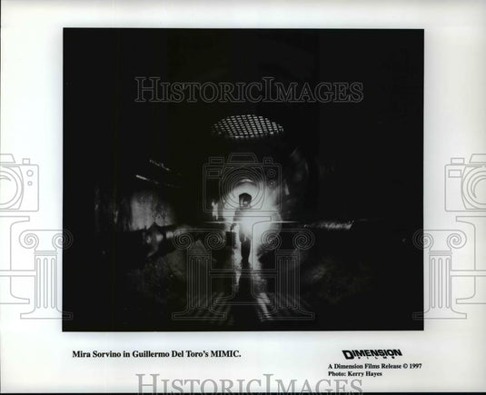 1997 Press Photo Mira Sorvino in Guillermo Del Toro's MIMIC - cvp99576 - Historic Images