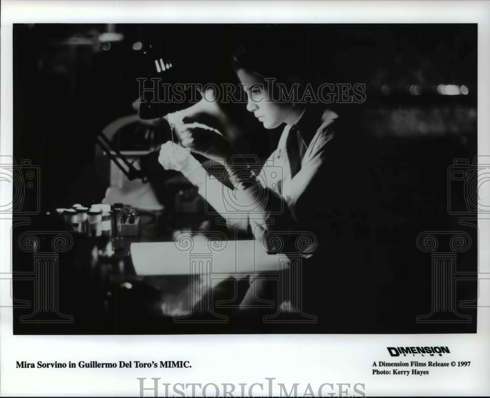 1997 Press Photo Mira Sorvino in Guillermo Del Toro's MIMIC. - cvp99577 - Historic Images