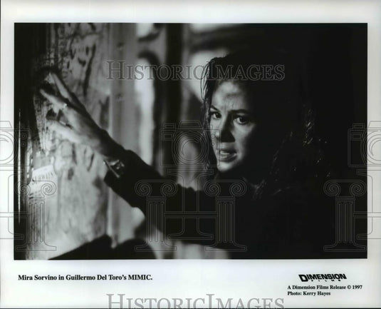 1997 Press Photo Mira Sorvino in Guillermo Del Toro's MIMIC. - cvp99579 - Historic Images