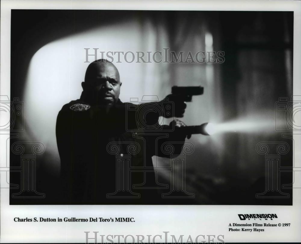 1997 Press Photo Charles S.Dutton in Guillermo Del Toro&#39;s MIMIC. - cvp99580 - Historic Images