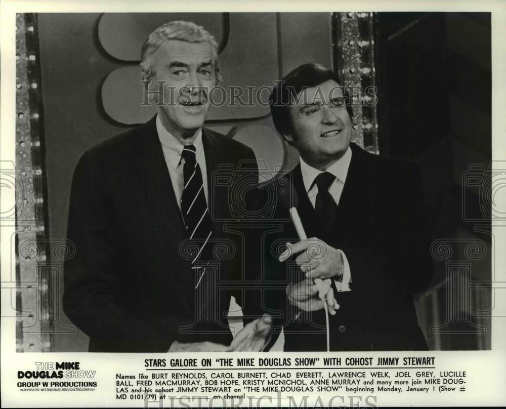 Press Photo Stars galore on The Mike Douglas Show with co host Jimmy Stewart - Historic Images