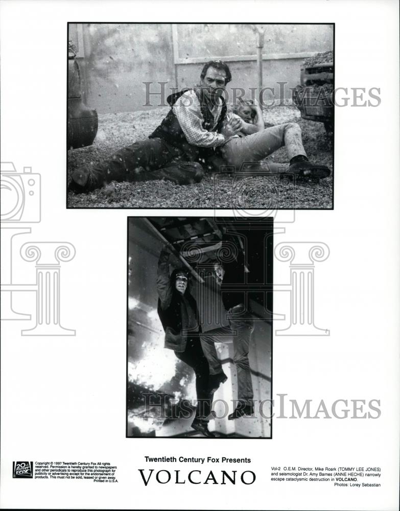 1997 Press Photo Tommy Lee Jones and Anne Heche-Volcano - cvp99628 - Historic Images