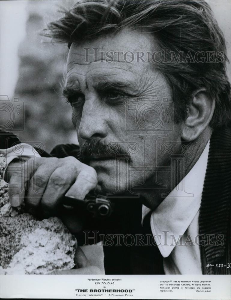 1968 Press Photo Paramount Pictures presents Kirk Douglas in &quot;The Brotherhood.&quot; - Historic Images