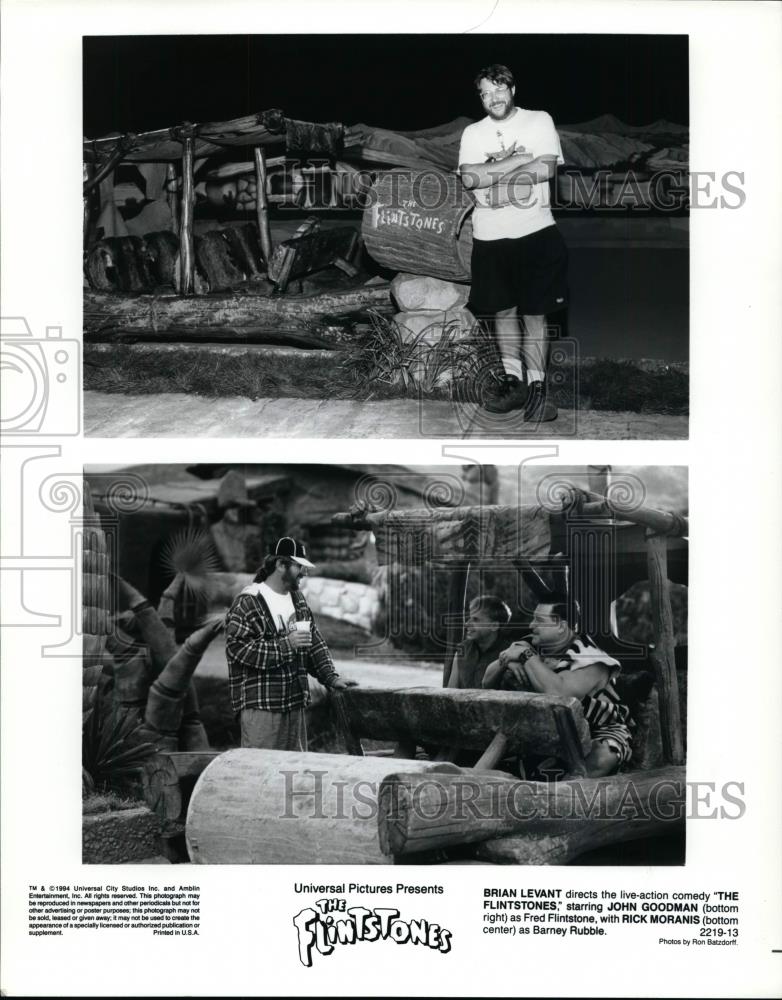 1994 Press Photo Brian Levant and John Goodman on set of The Flintstones. - Historic Images