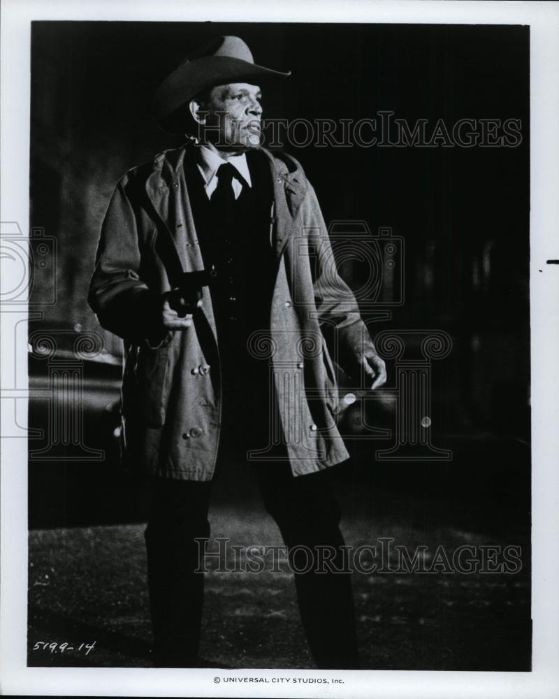 Press Photo Neville Brand in scene from Universal&#39;s &quot;Feve Days From Home.&quot; - Historic Images