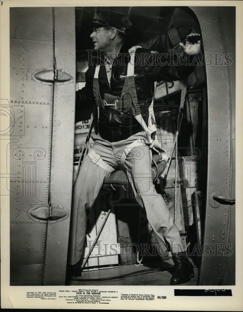 1964 Press Photo Glen Ford in 20th Century Fox film "Fate is the Hunter." - Historic Images