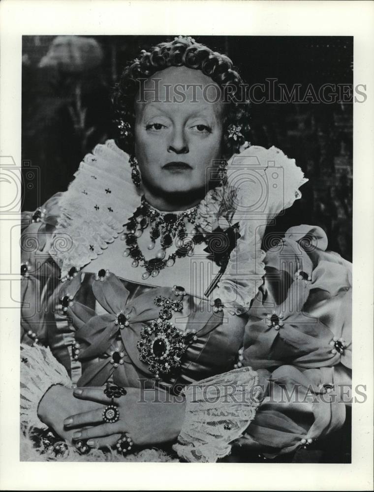 Press Photo Betty Davis as Queen Elizabeth - cvp99752 - Historic Images