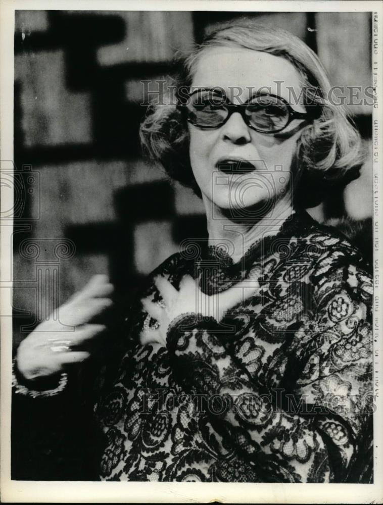 1971 Press Photo Actress Bette Davis gives a lecture at National Film Theater. - Historic Images