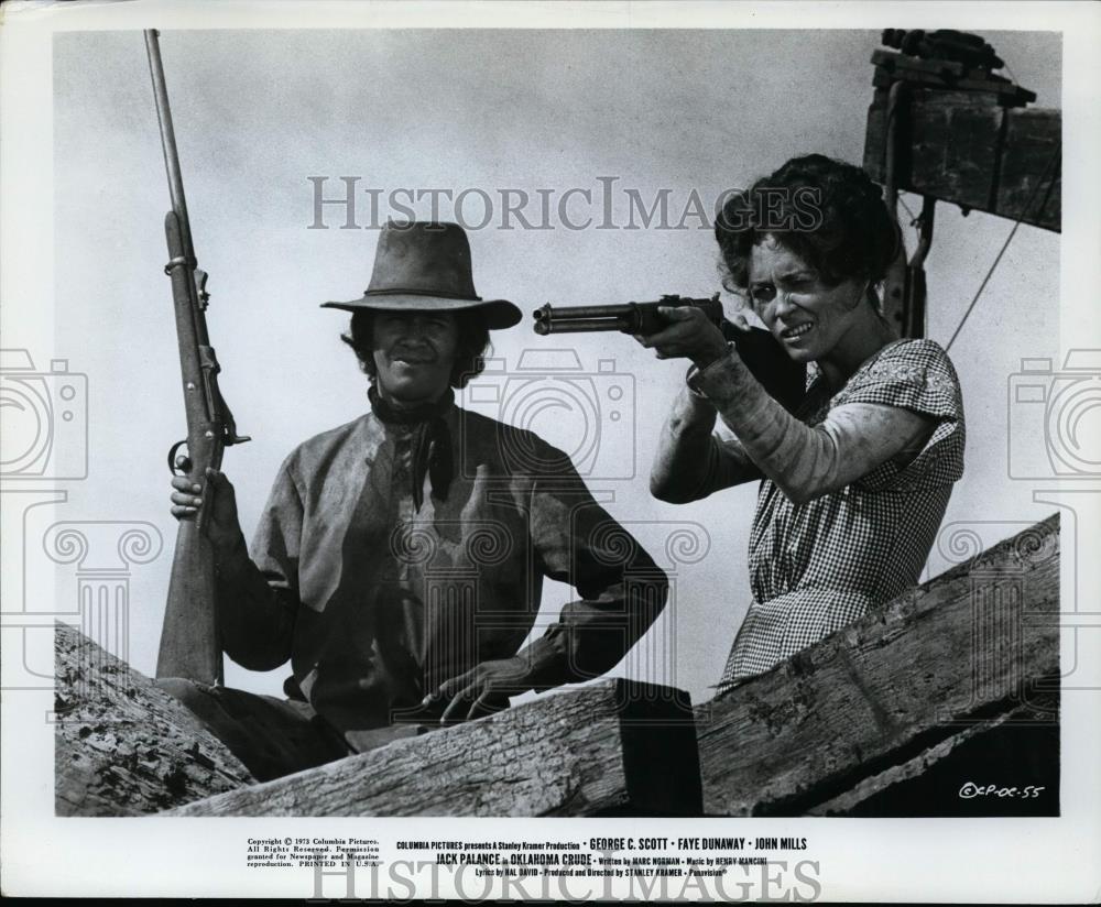 1973 Press Photo Faye Dunaway and Jack Palance in Oklahoma Crude. - cvp99767 - Historic Images